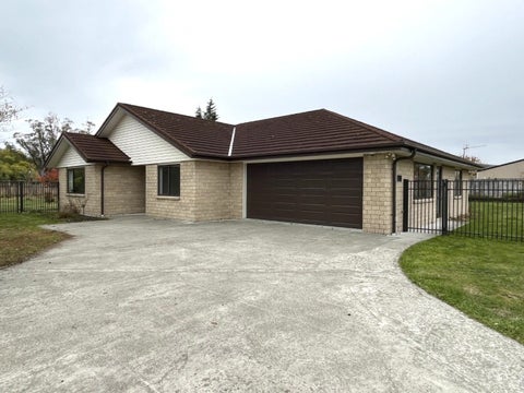 27 Carrington Drive, Carterton
