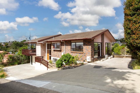 21 Barker Rise, Northcross, Auckland