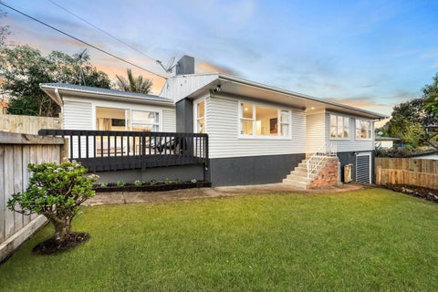 1/27 Castaing Crescent, Te Atatu South, Auckland