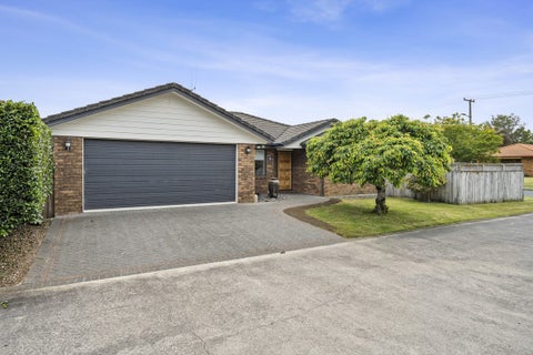 5 Bronte Place, Leamington, Cambridge