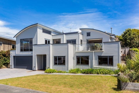 8 Bowsprit Way, Whitby, Porirua