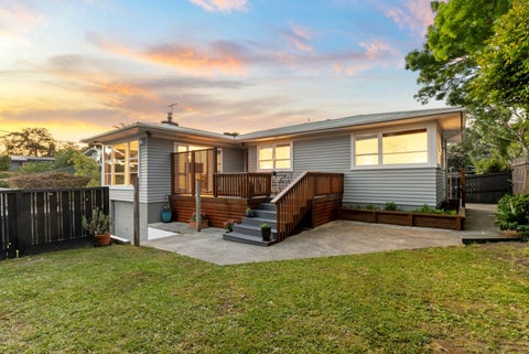 54 Hogans Road, Glenfield, Auckland