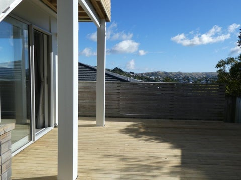 20B Chetwode Grove, Newlands, Wellington