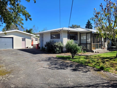 12 Papawai Road, Greytown