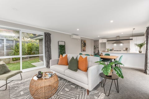 33 Tradewinds drive, Whitby, Porirua