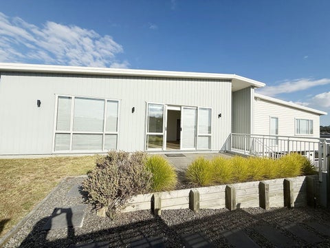 1 Marine Garden Crescent, Beachlands, Auckland