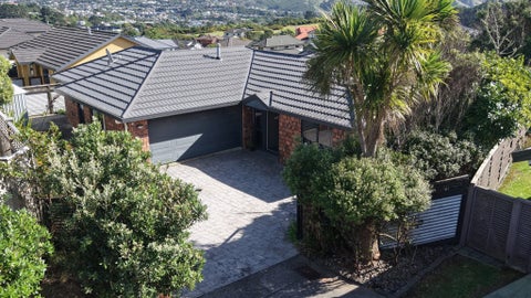 75 Kentwood Drive, Woodridge, Wellington
