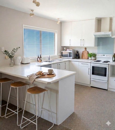 15A Waiohua Road, Greenlane, Auckland