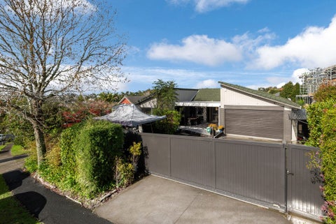 127 Oaktree Avenue, Browns Bay, Auckland