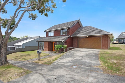 90 Ayton Drive, Whitby, Porirua