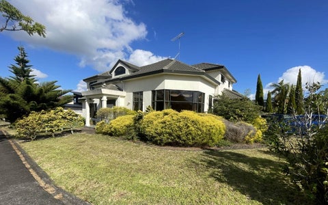 8 Norman Lesser Drive, Saint Johns, Auckland