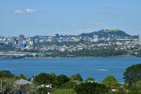 2/4 Huka Road, Birkenhead, Auckland
