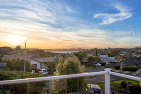 4 Dorrington Place, Eastern Beach, Auckland
