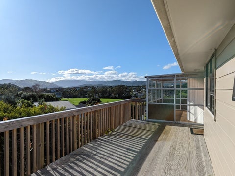 9 Exploration Way, Whitby, Porirua
