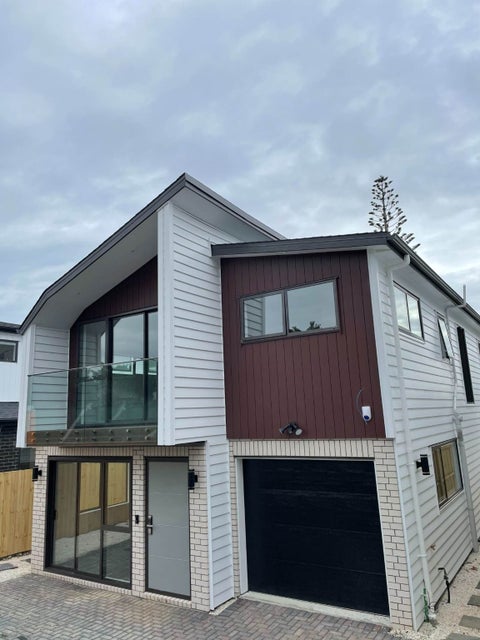 27C Commodore Drive, Lynfield, Auckland