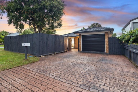 2/19 Sailfish Drive, West Harbour, Auckland