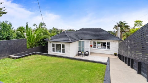 2/5 Lake Road, Northcote, Auckland