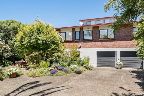 2/166 Onewa Road, Northcote, Auckland