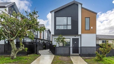 8/4 Glenhaven Place, Te Atatu Peninsula, Auckland