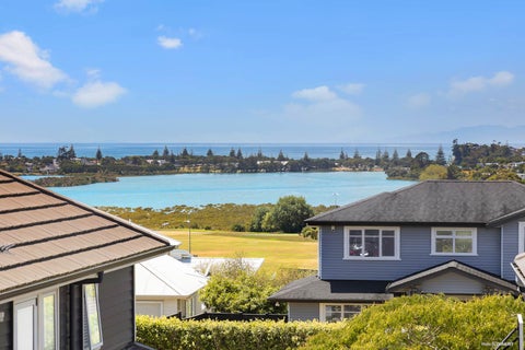 8 Walter Crescent, Silverdale, Silverdale