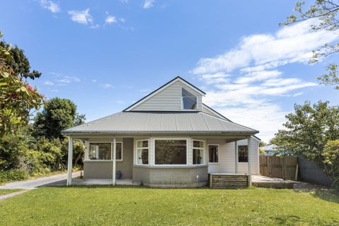 10 Golf Links Road, Carters Beach, Westport