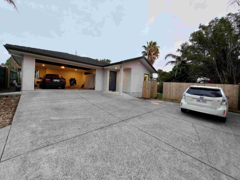 42 Triangle Road, Massey, Auckland