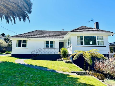 4 Saint Johns Terrace, Tawa, Wellington