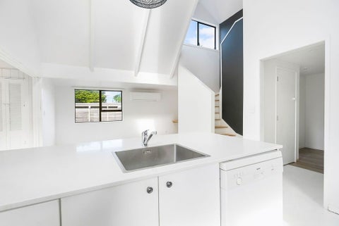2/8 Lydia Avenue, Northcote, Auckland