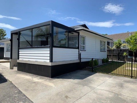 8 Caribbean Drive, Unsworth Heights, Auckland