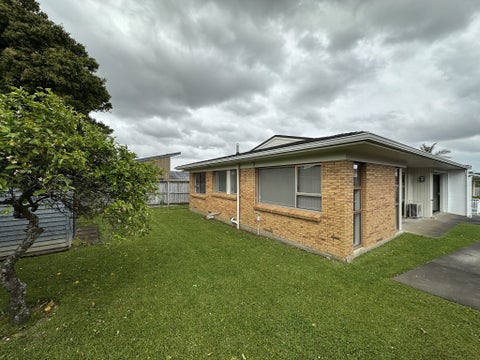 2/78 Prince Regent Drive, Half Moon Bay, Auckland