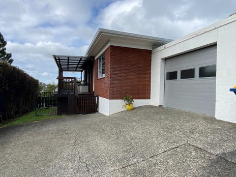 2/9 Paruru Avenue, Northcote, Auckland