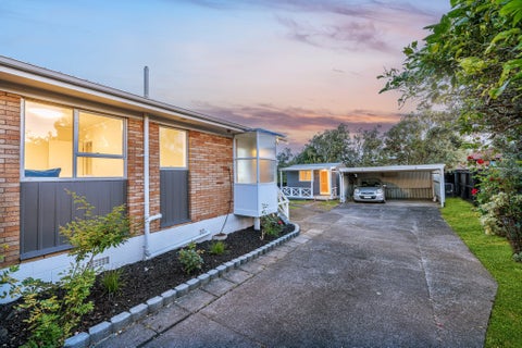 2/17 Roberts Road, Te Atatu South, Auckland