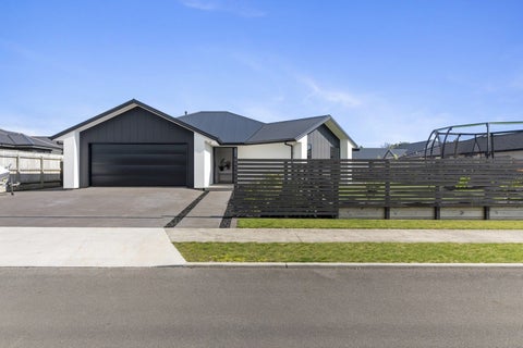 19 Honeyfield Drive, Whalers Gate, New Plymouth