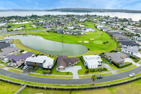 17 O'Farrell Drive, One Tree Point