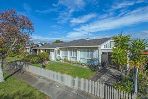 6 Pinedale Parade, Milson, Palmerston North