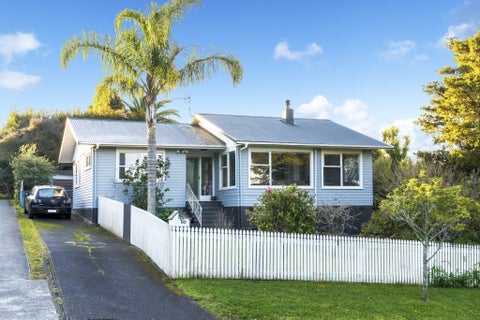 60 Hilling Street, Titirangi, Auckland