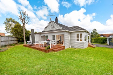17 Fairfax Avenue, Northcote, Auckland