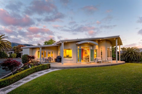 4 Marchwood Grove, Richmond