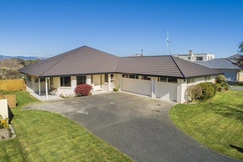 51 Royal Oak Drive, Kelvin Grove, Palmerston North