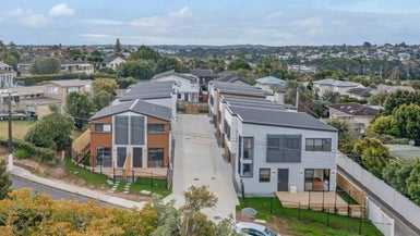 8/196 Royal Road, Massey, Auckland