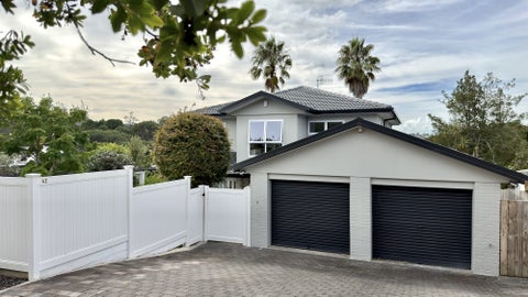 42 Ravenstone Place, Chatswood, Auckland