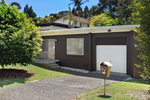 1/2 Wyvern Place, Glenfield, Auckland