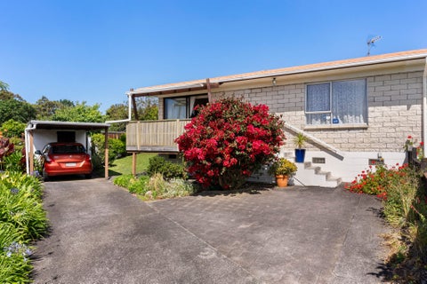 2/4 Dalwhinnie Parade, Highland Park, Auckland