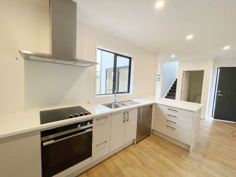 24B Kawiti Avenue, Point England, Auckland