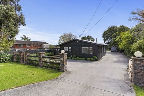 24 Tauhinu Road, Greenhithe, Auckland