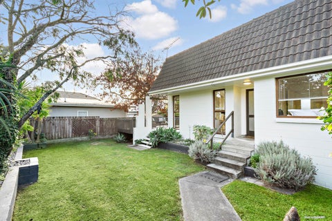 2/7 Mannering Place, Hillcrest, Auckland