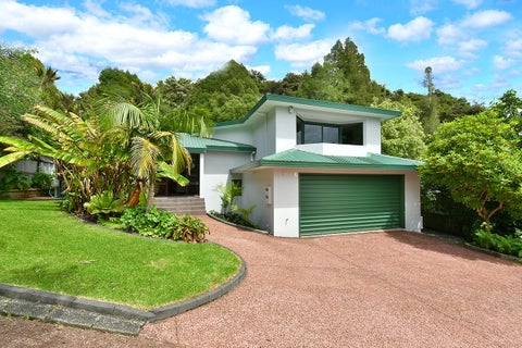 16 Dee Place, Torbay, Auckland