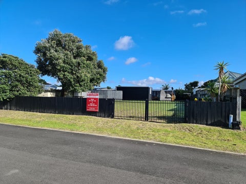 102 Kauri Crescent, Matarangi