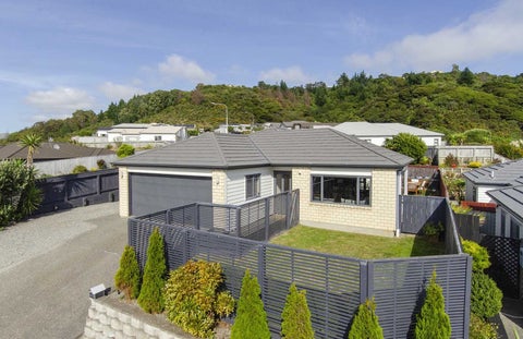 58 Staithes Drive North, Whitby, Porirua