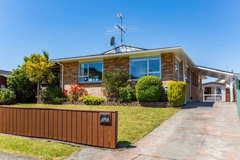 8 Tacoma Drive, Totara Park, Upper Hutt